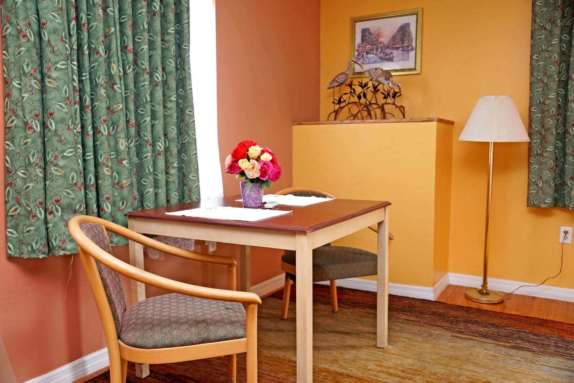 Beachwalk Motel 2*