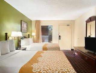 Days By Wyndham I-10 2*
