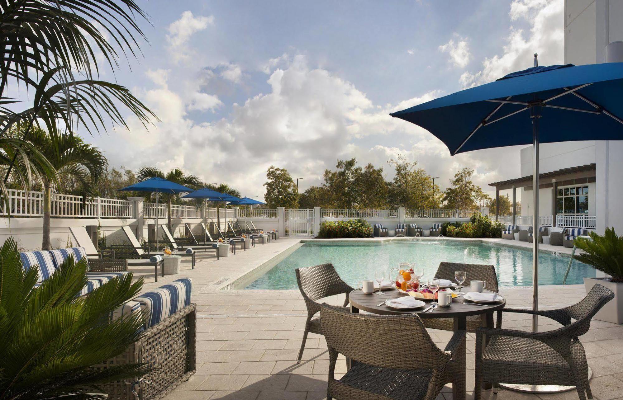 Hotel Hilton Garden Miami Dolphin Mall 3*