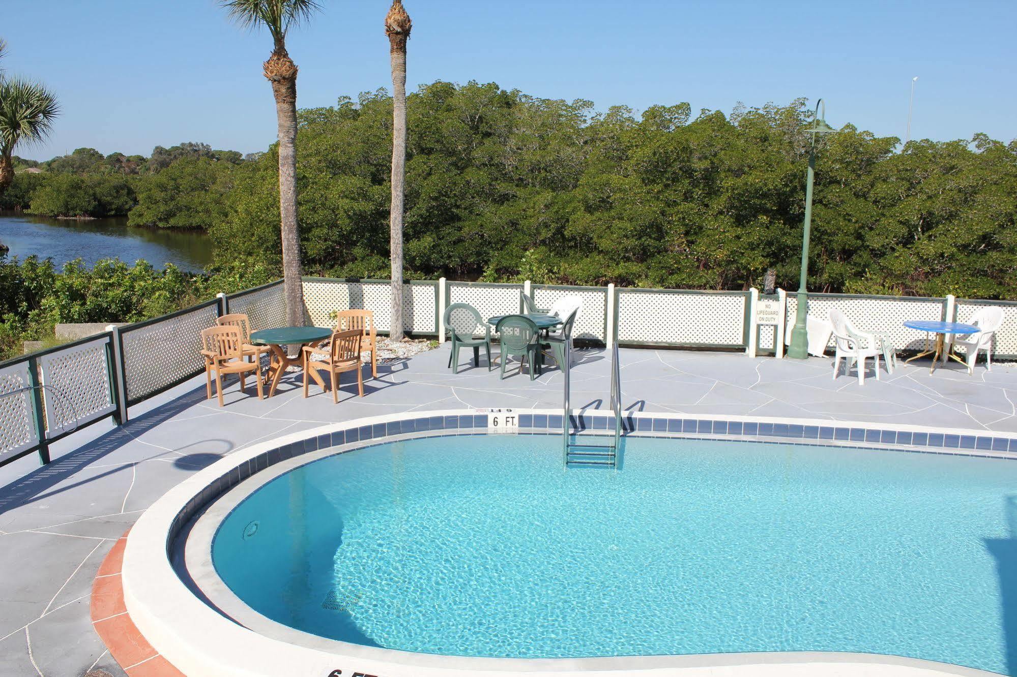 Sun Coast Motel 2*
