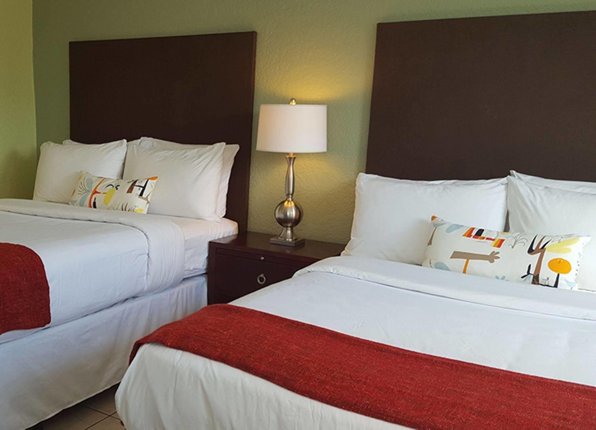 The Cabanas Guesthouse & Spa - Gay Resort Catering To Gay Men 4* Oakland Park