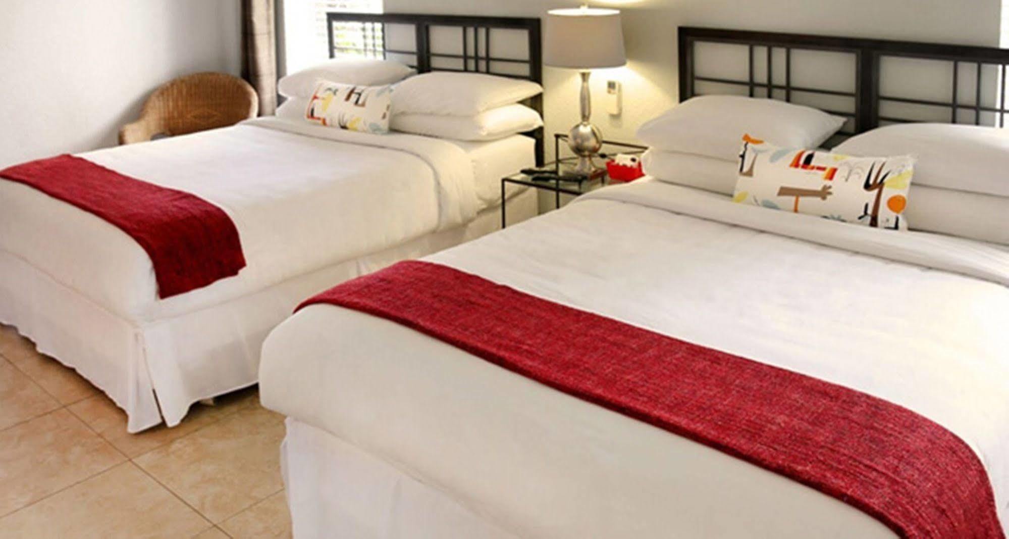 The Cabanas Guesthouse & Spa - Gay Resort Catering To Gay Men Resort Oakland Park