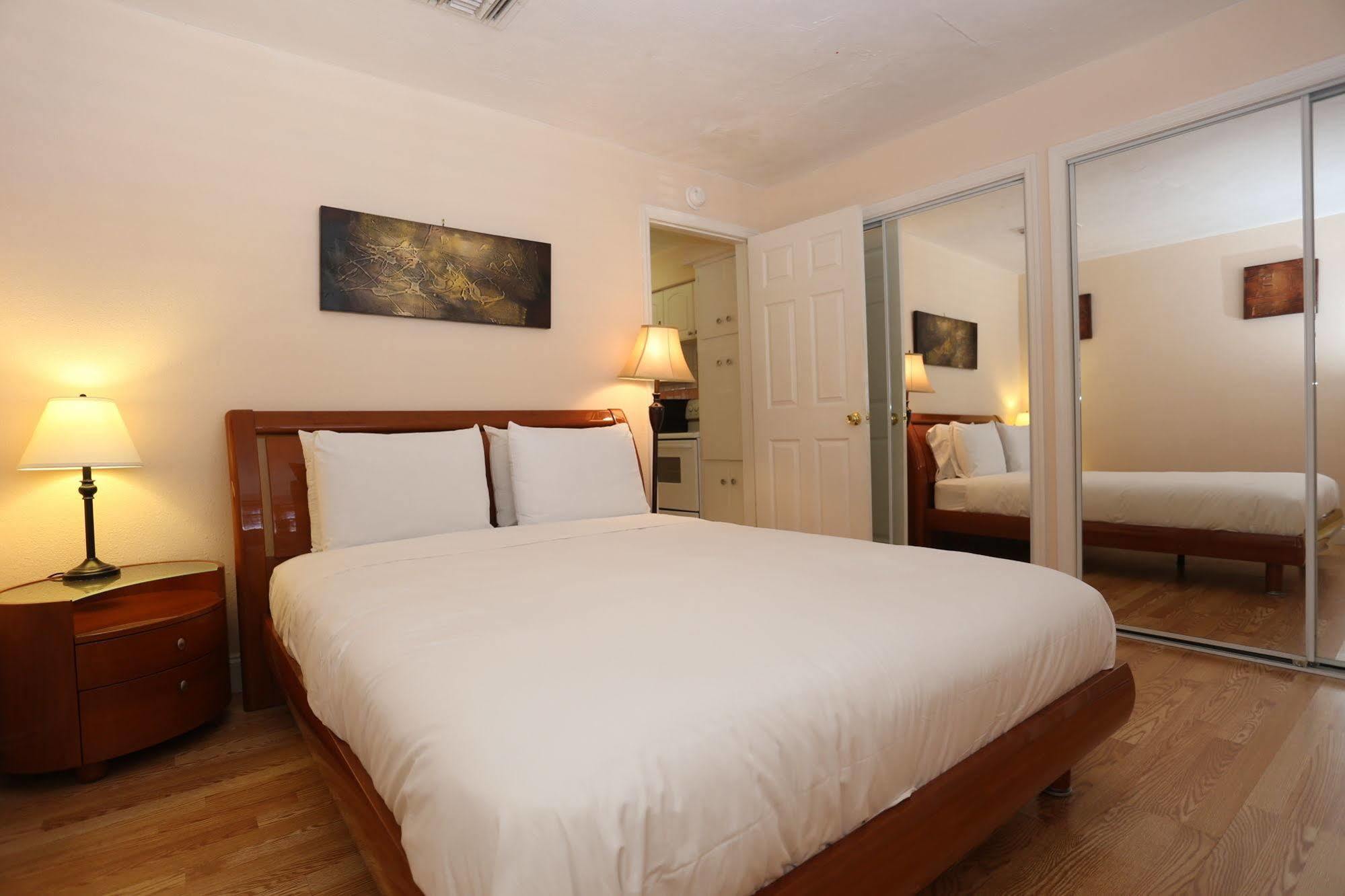 Aparthotel By The Sea 3*