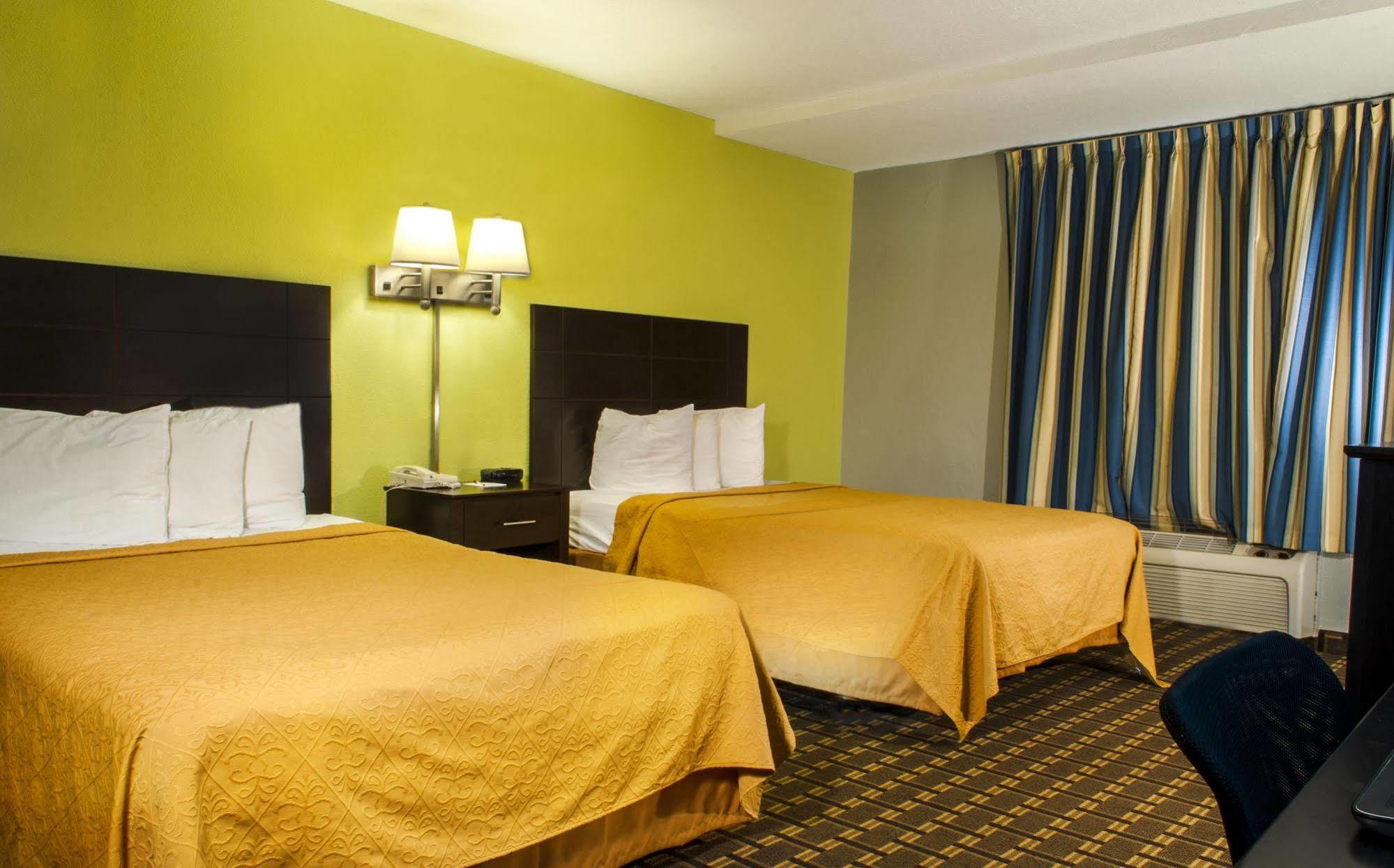 Ramada By Wyndham Orlando South 3*