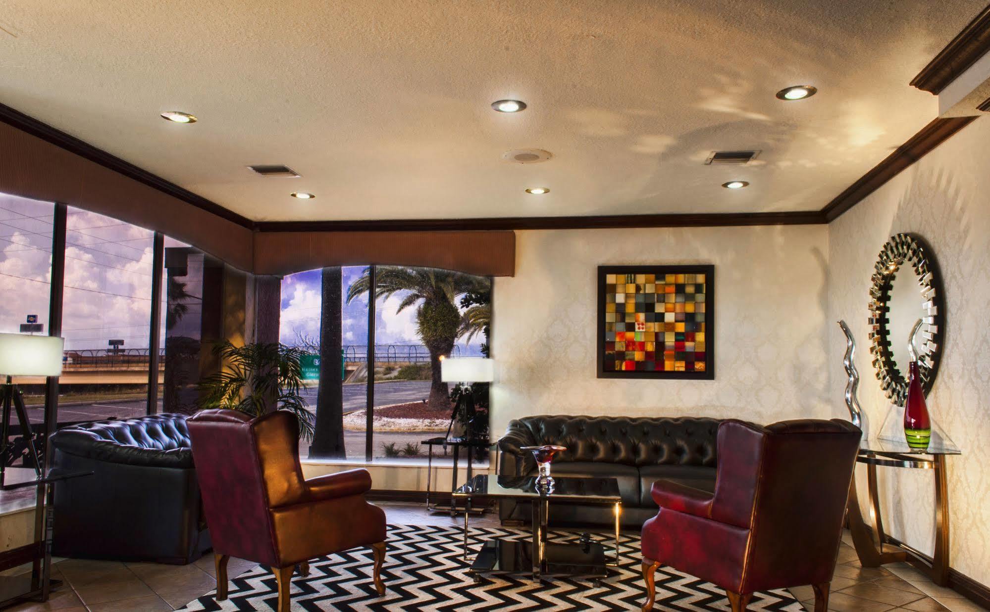 Ramada By Wyndham Orlando South 3*