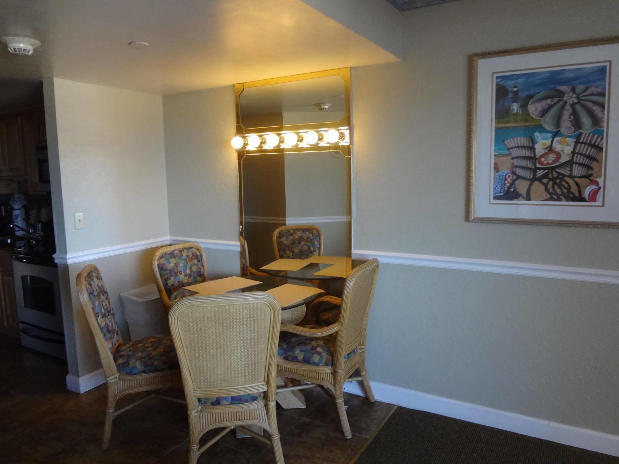 Lighthouse Cove 3*