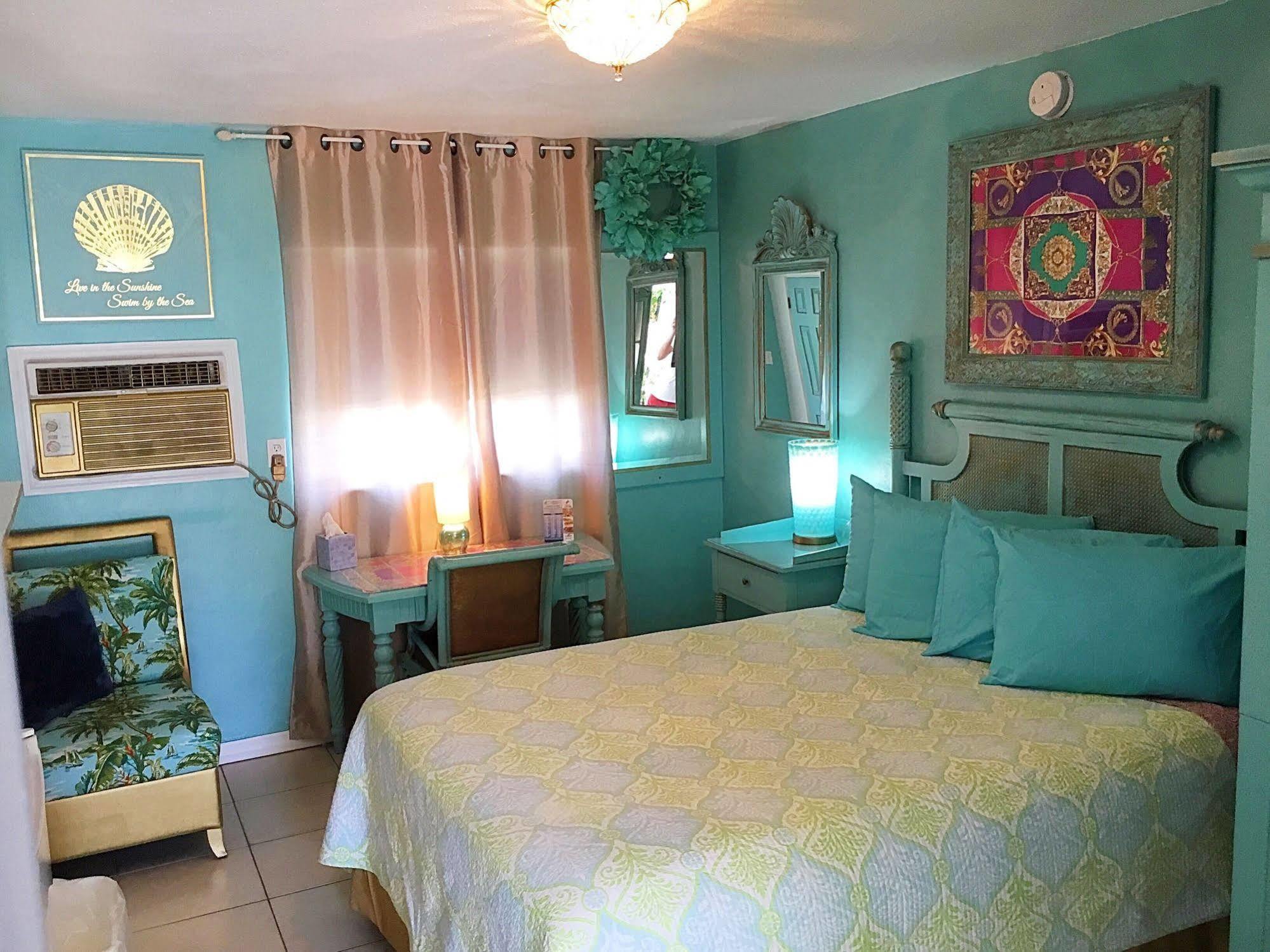 Hotel Beach House Cabanas Treasure Island