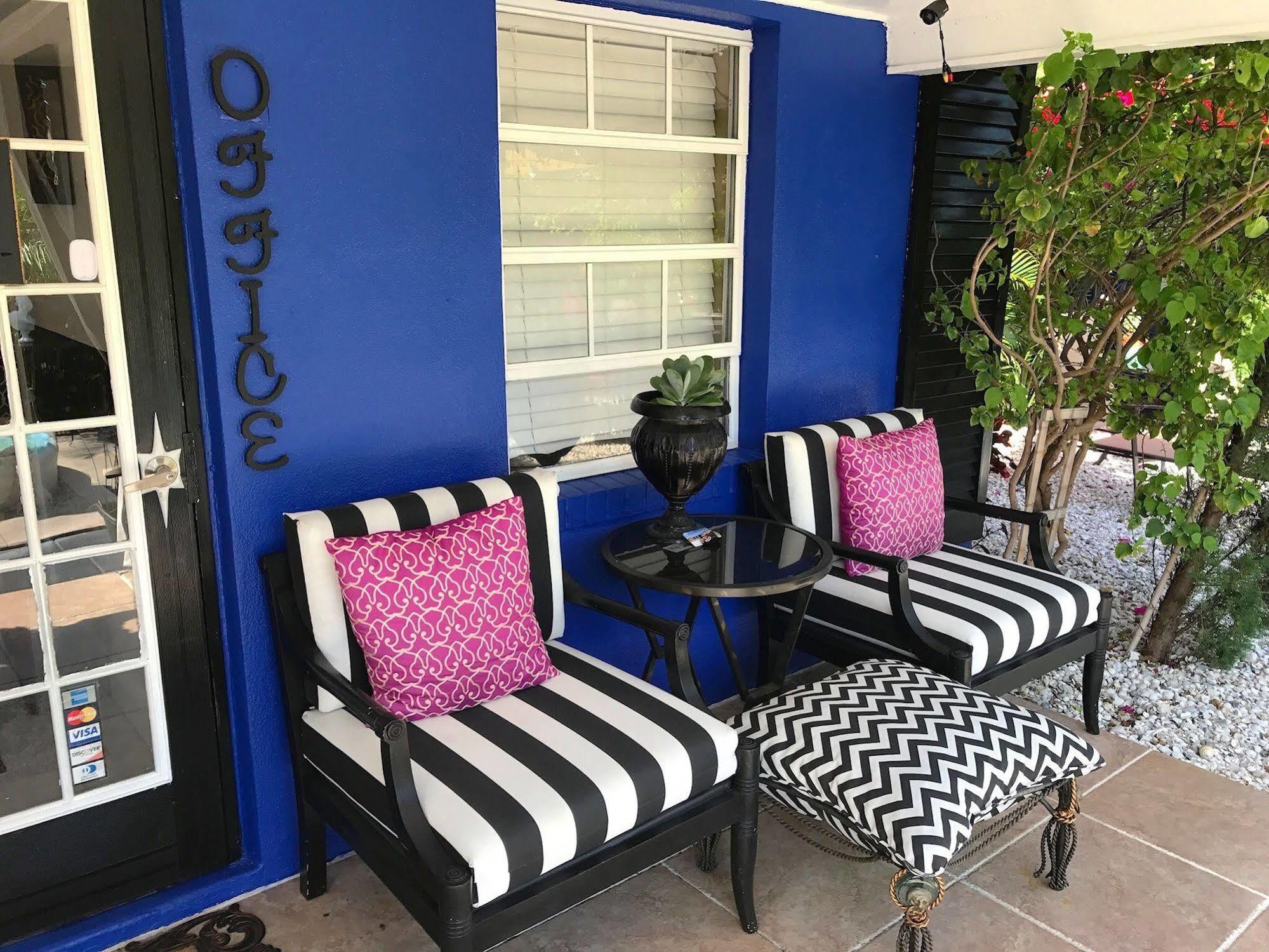 Beach House Cabanas 5* Treasure Island