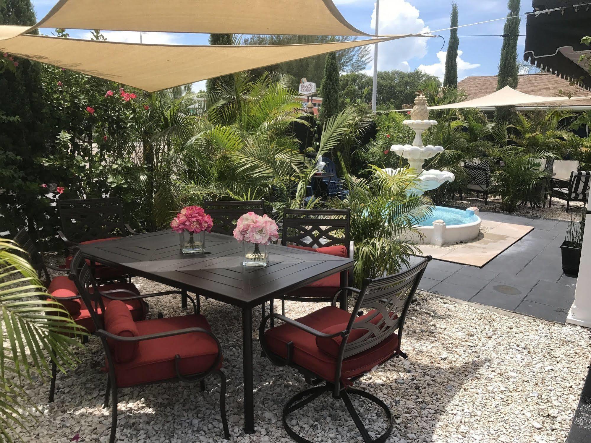 Hotel Beach House Cabanas Treasure Island