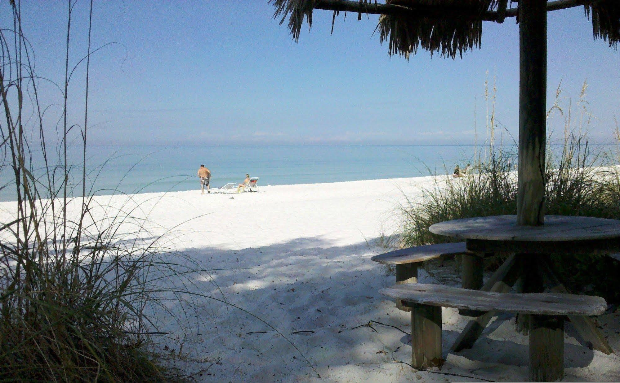 Seabreeze At Anna Maria Island Aparthotel 2*