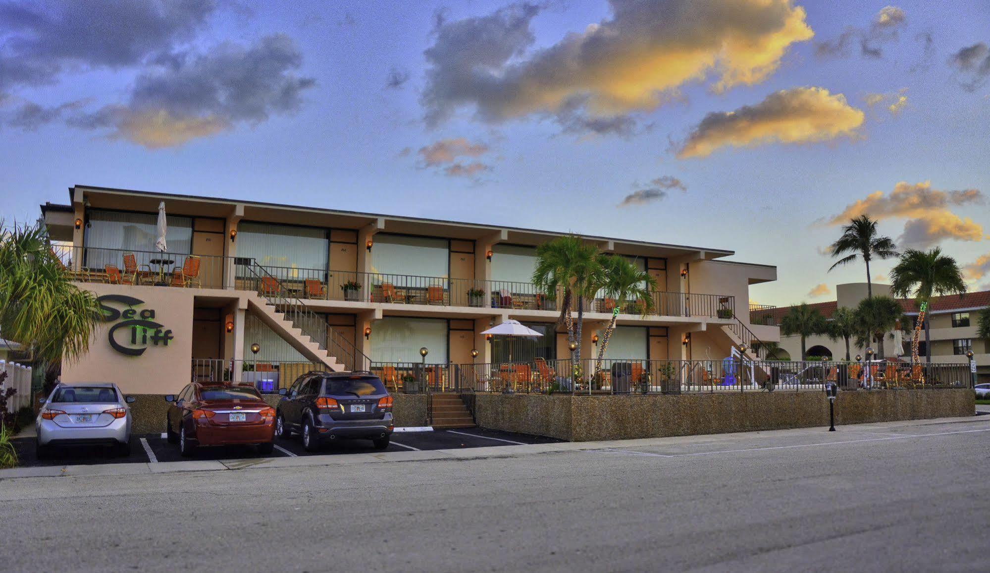 Sea Cliff 3*