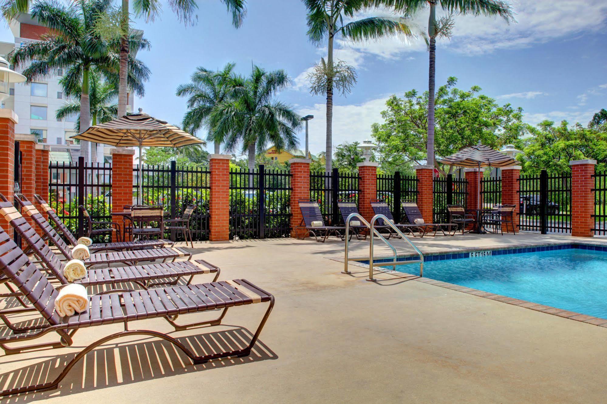 Hyatt Place Lauderdale Airport/cruise Port 3*
