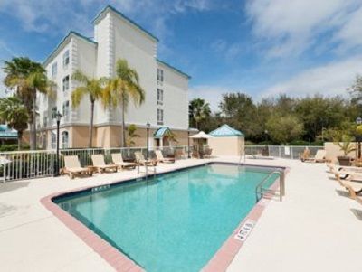 Baymont By Wyndham Myers Airport Hotel