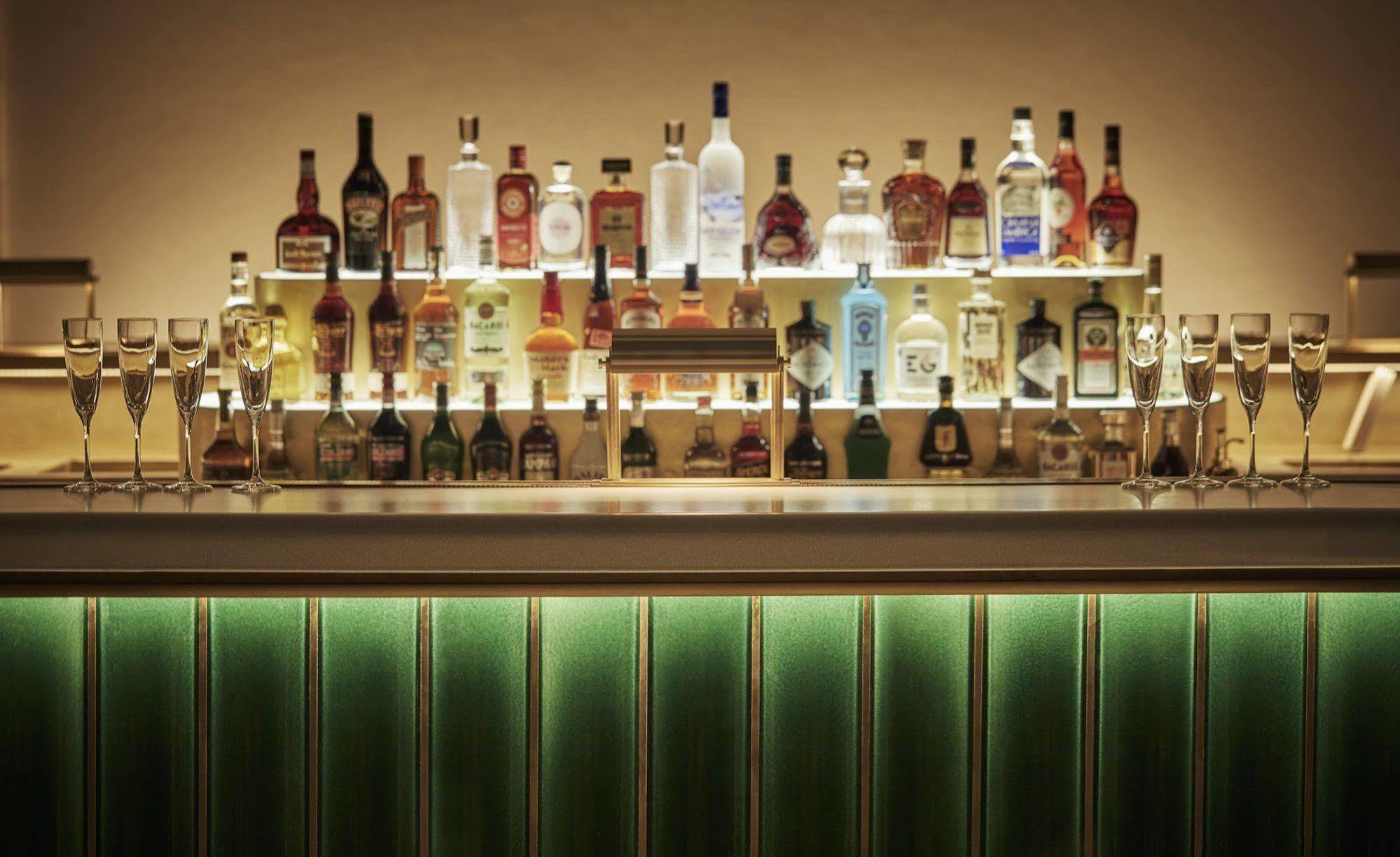 Four Seasons At The Surf Club