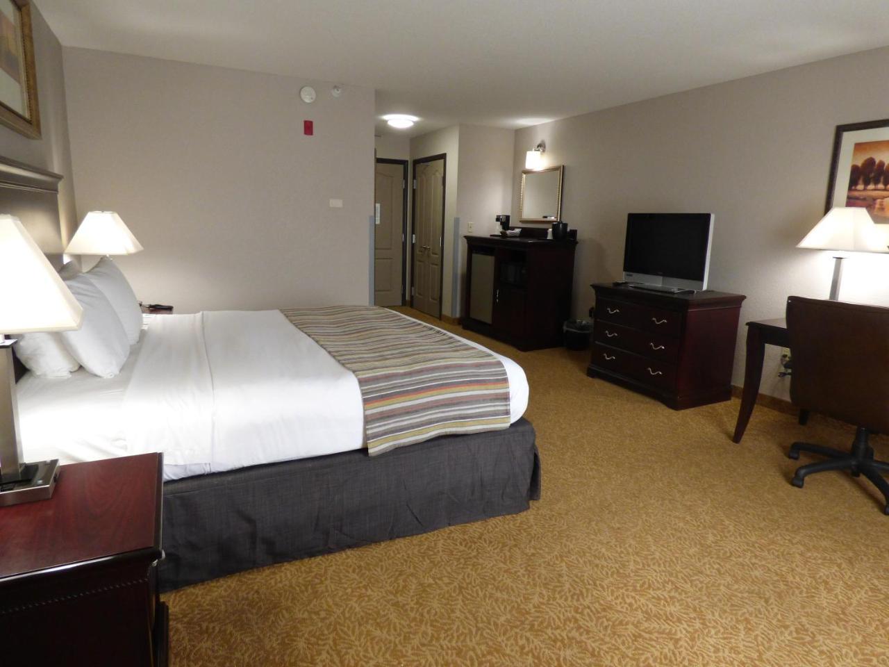 Country & By Radisson, West, Fl Hotel