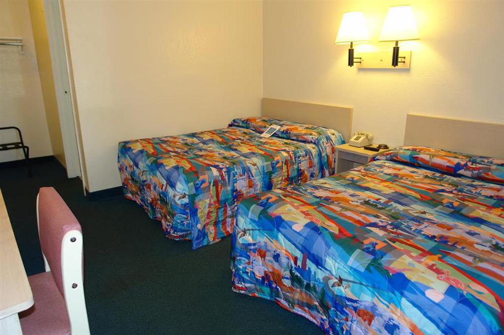Travelodge By Wyndham Pompano Hotel