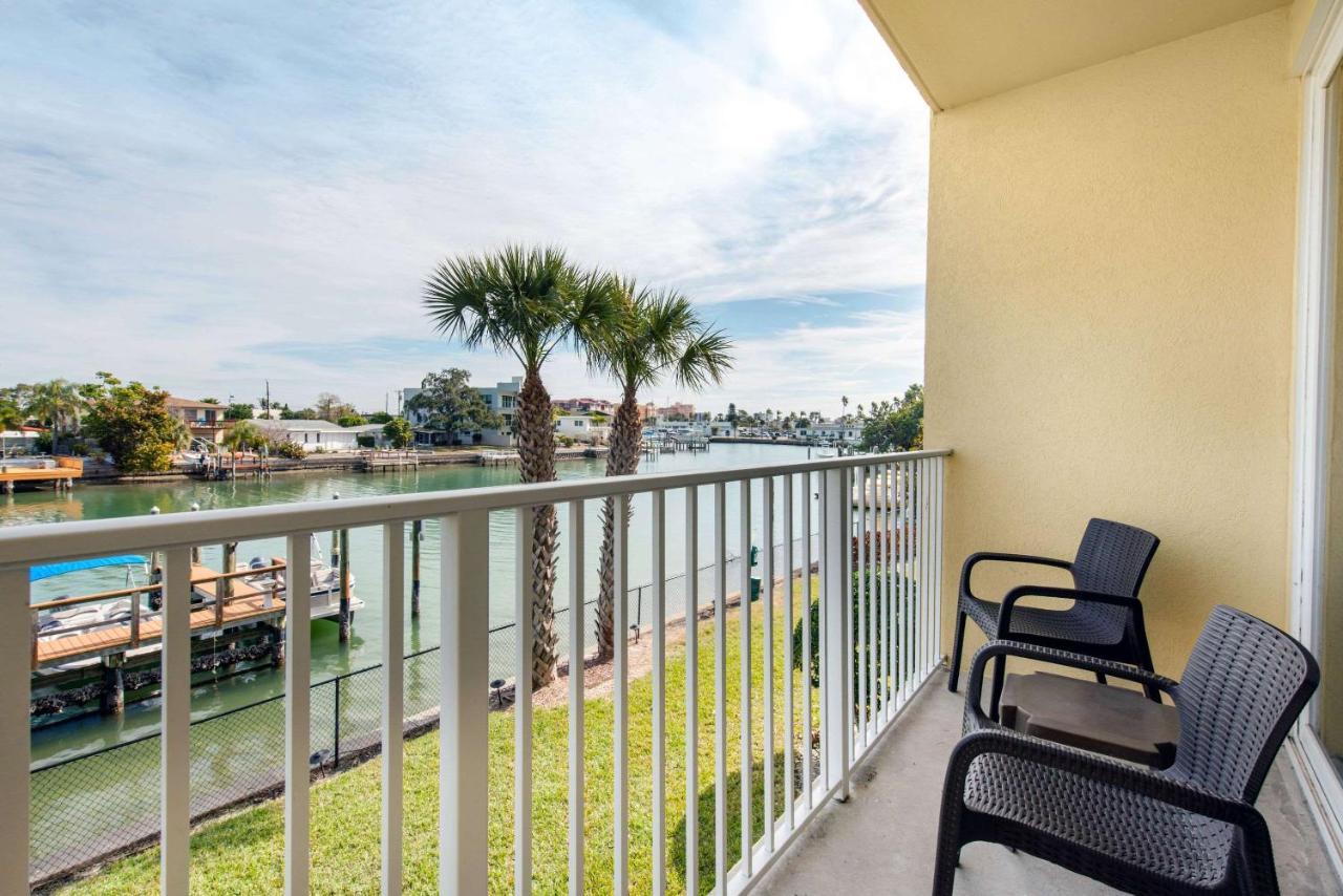 Hotel Treasure Island And Marina