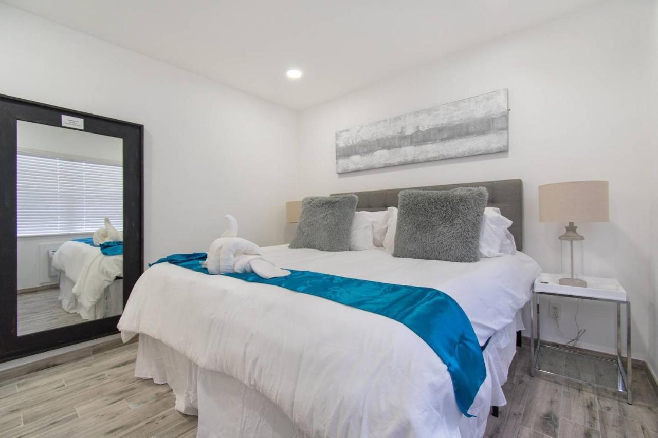Lovely 1br W Parking Space & Walk To The #7 *