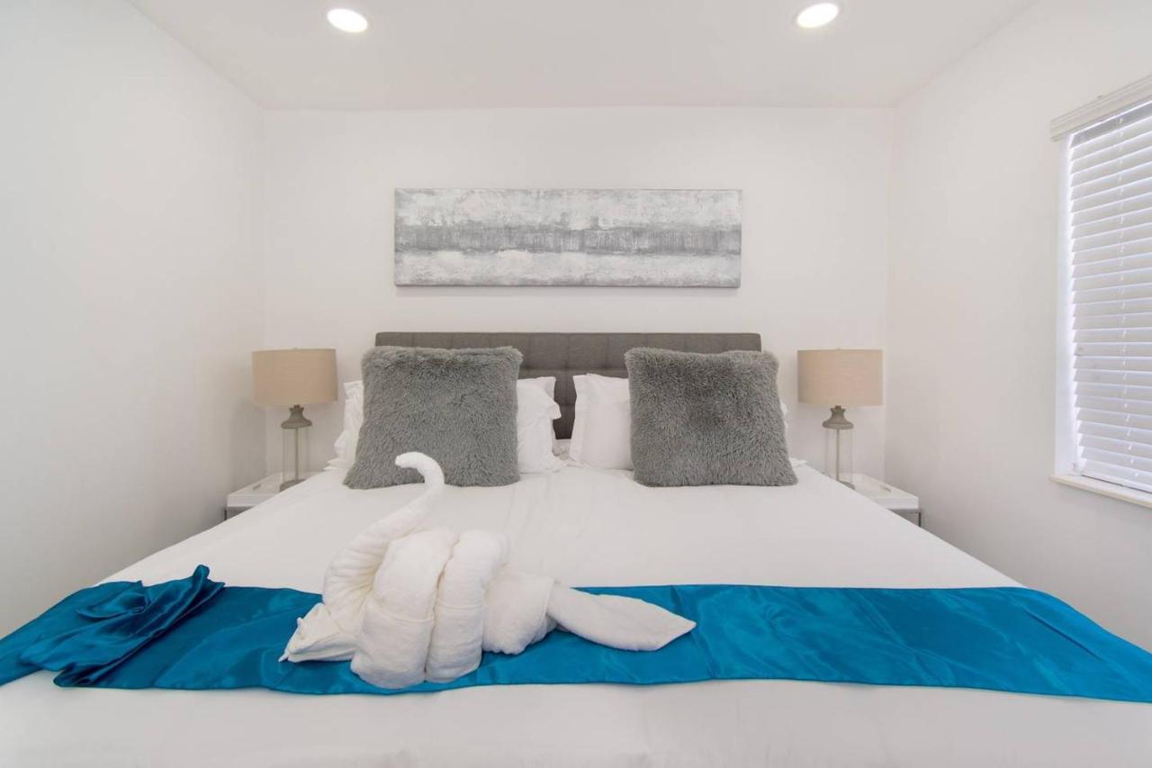 Lovely 1br W Parking Space & Walk To The #7 * Hollywood