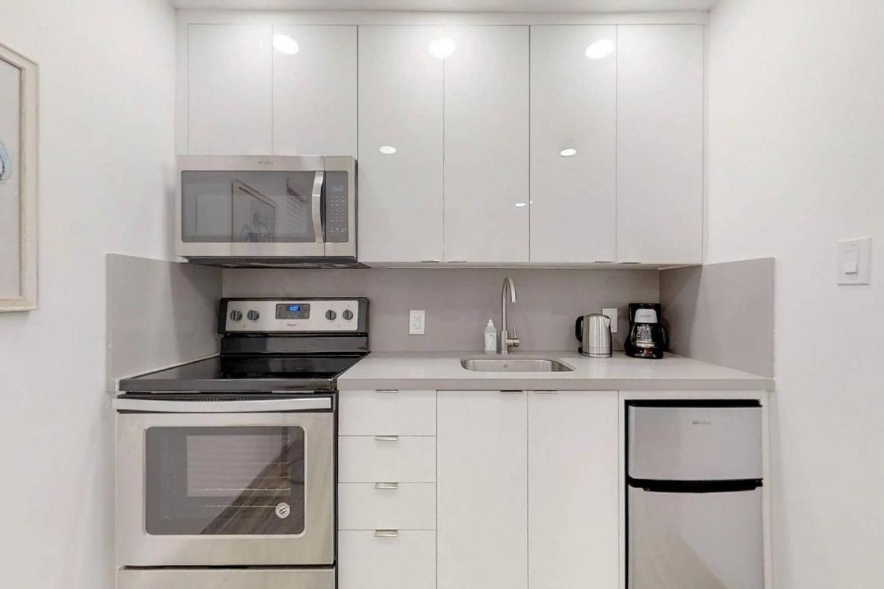 Lovely 1br W Parking Space & Walk To The #7 * Hollywood