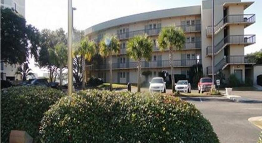 Pirates Bay Guest Chambers And Marina