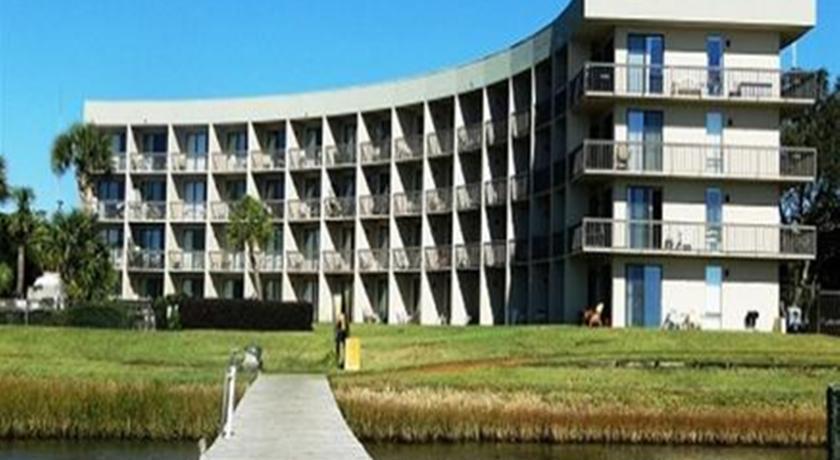 Hotel Pirates Bay Guest Chambers And Marina Fort Walton Beach