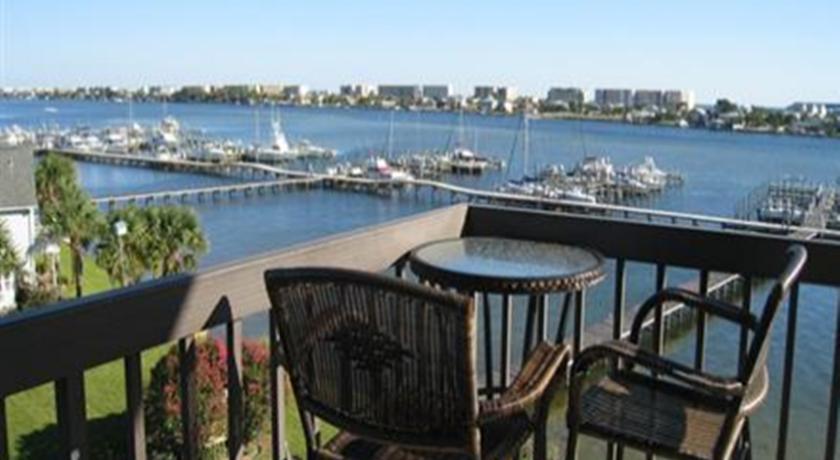 Hotel Pirates Bay Guest Chambers And Marina