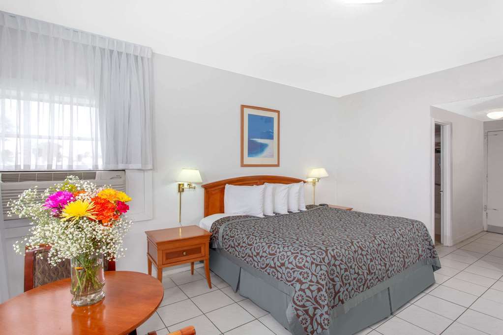Hotel Thunderbird Sunny Isles Beach