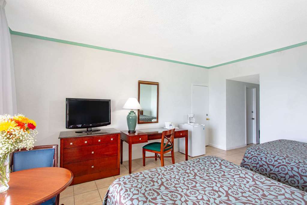 Thunderbird Hotel Sunny Isles Beach