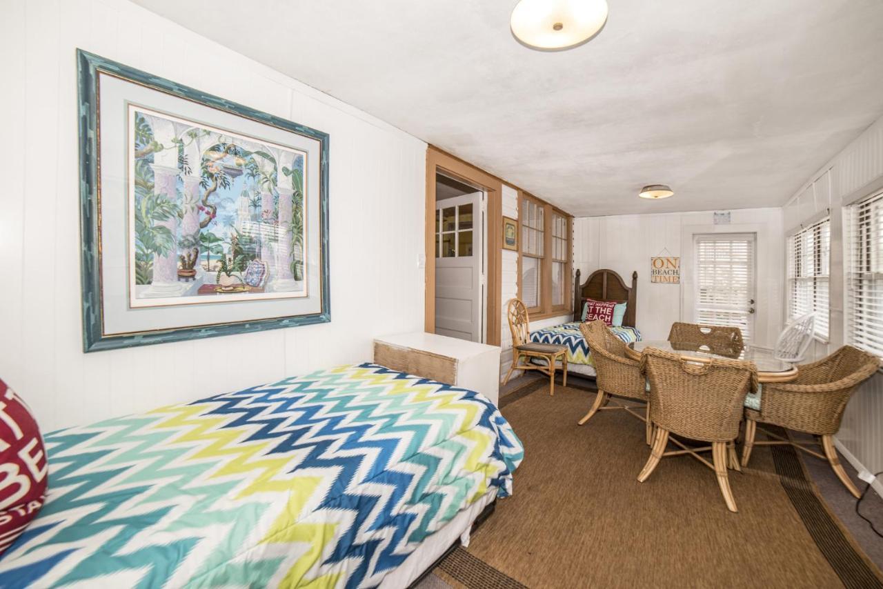 Apartment Sun N Fun Beachfront Vacation *