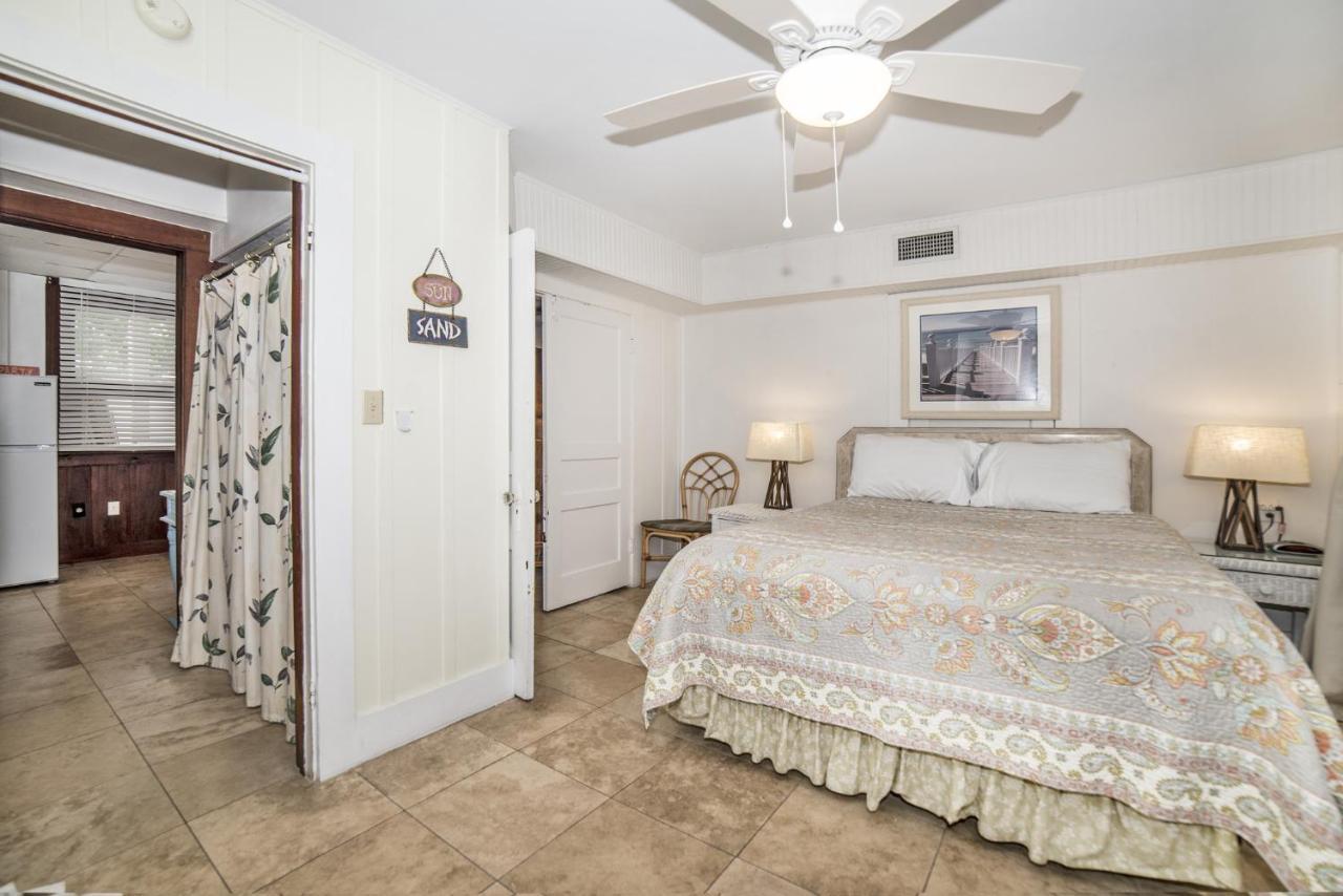 Apartment Sun N Fun Beachfront Vacation *