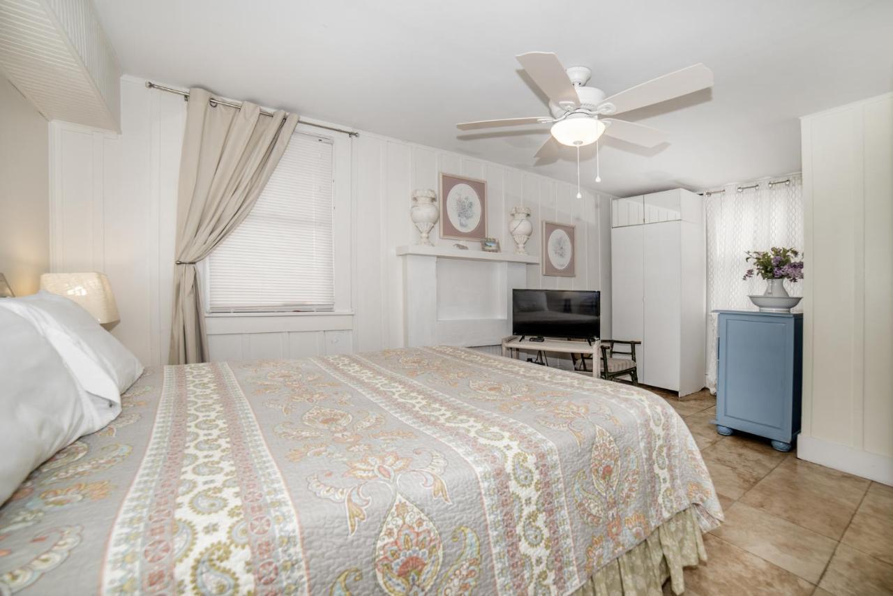 Apartment Sun N Fun Beachfront Vacation *