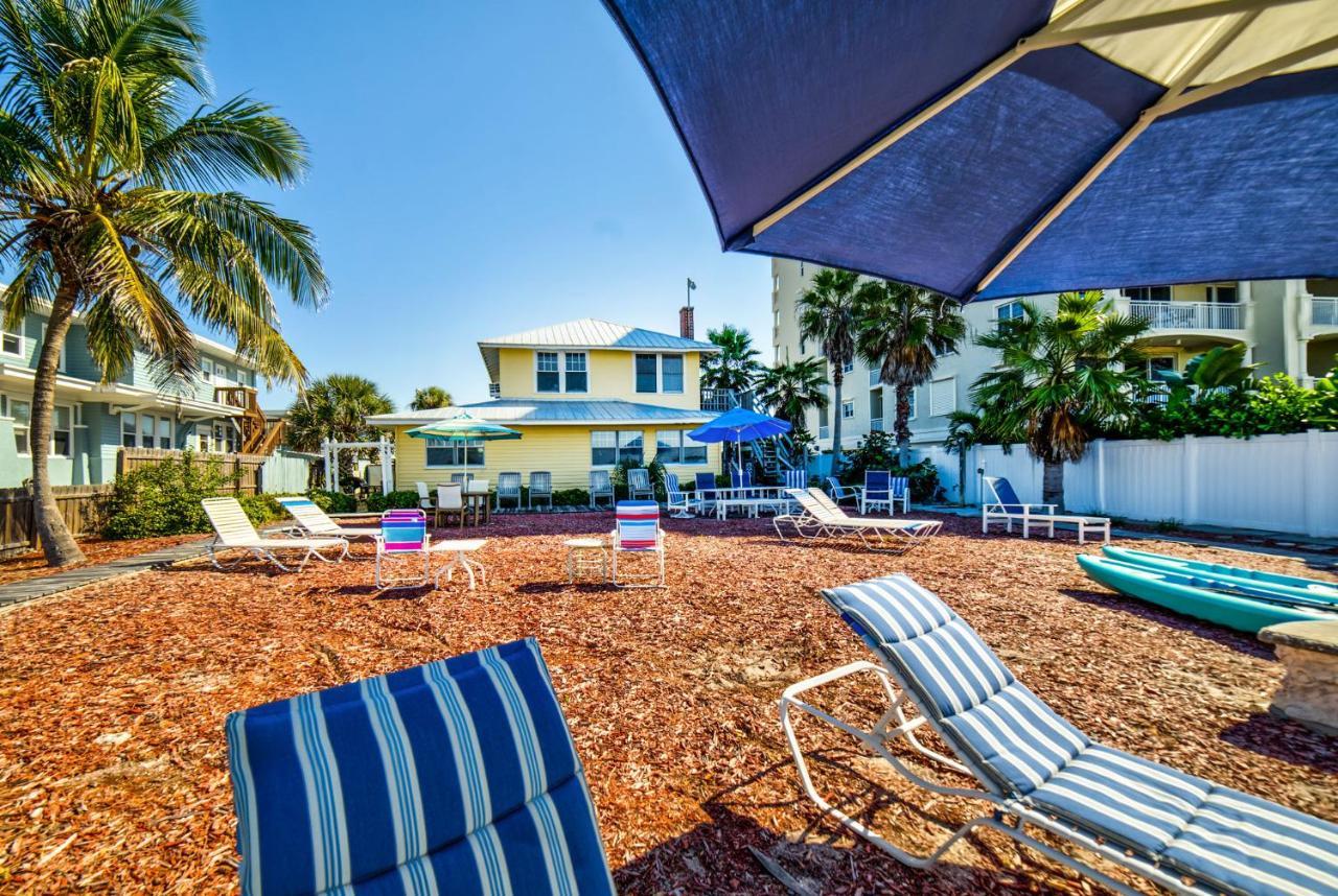 Sun N Fun Beachfront Vacation Apartment *