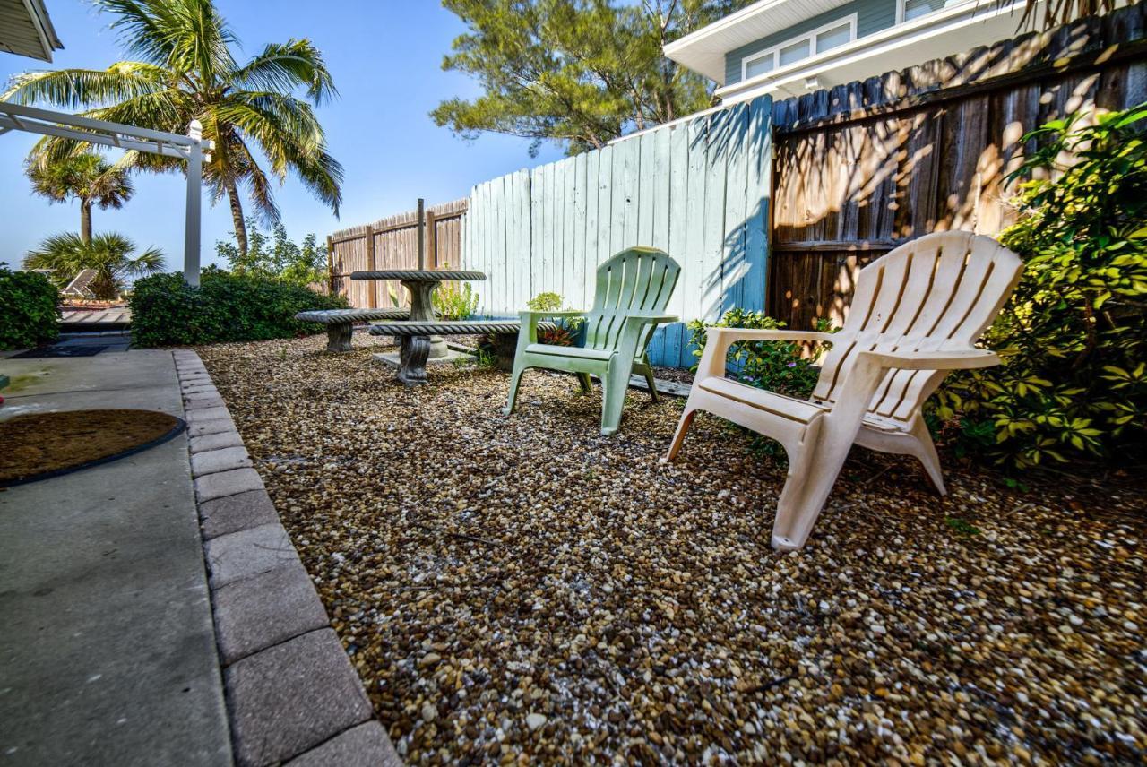 Apartment Sun N Fun Beachfront Vacation *
