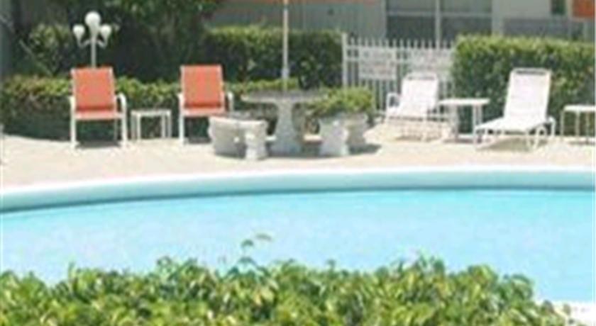 Hotel Deerfield Buccaneer