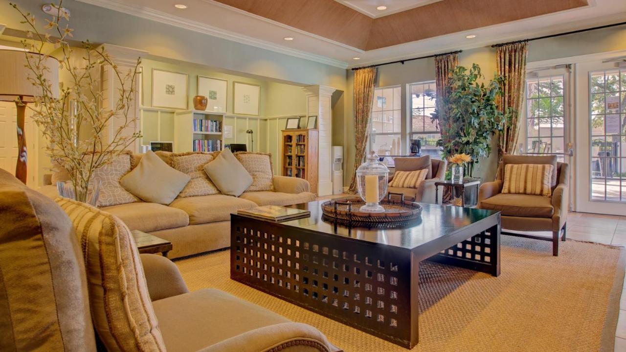 Villa Lincoln Townhome At Lucaya Near *