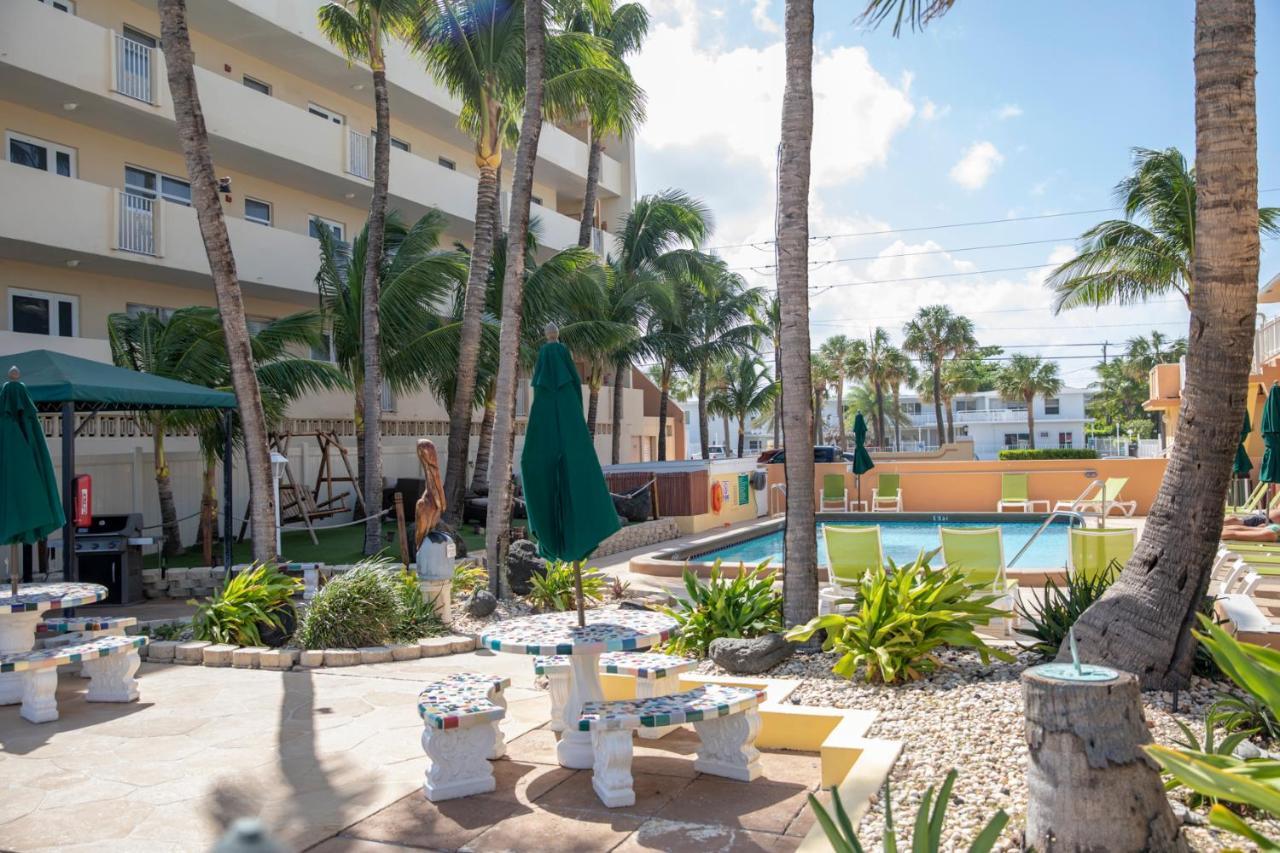 Resort Windjammer And Club