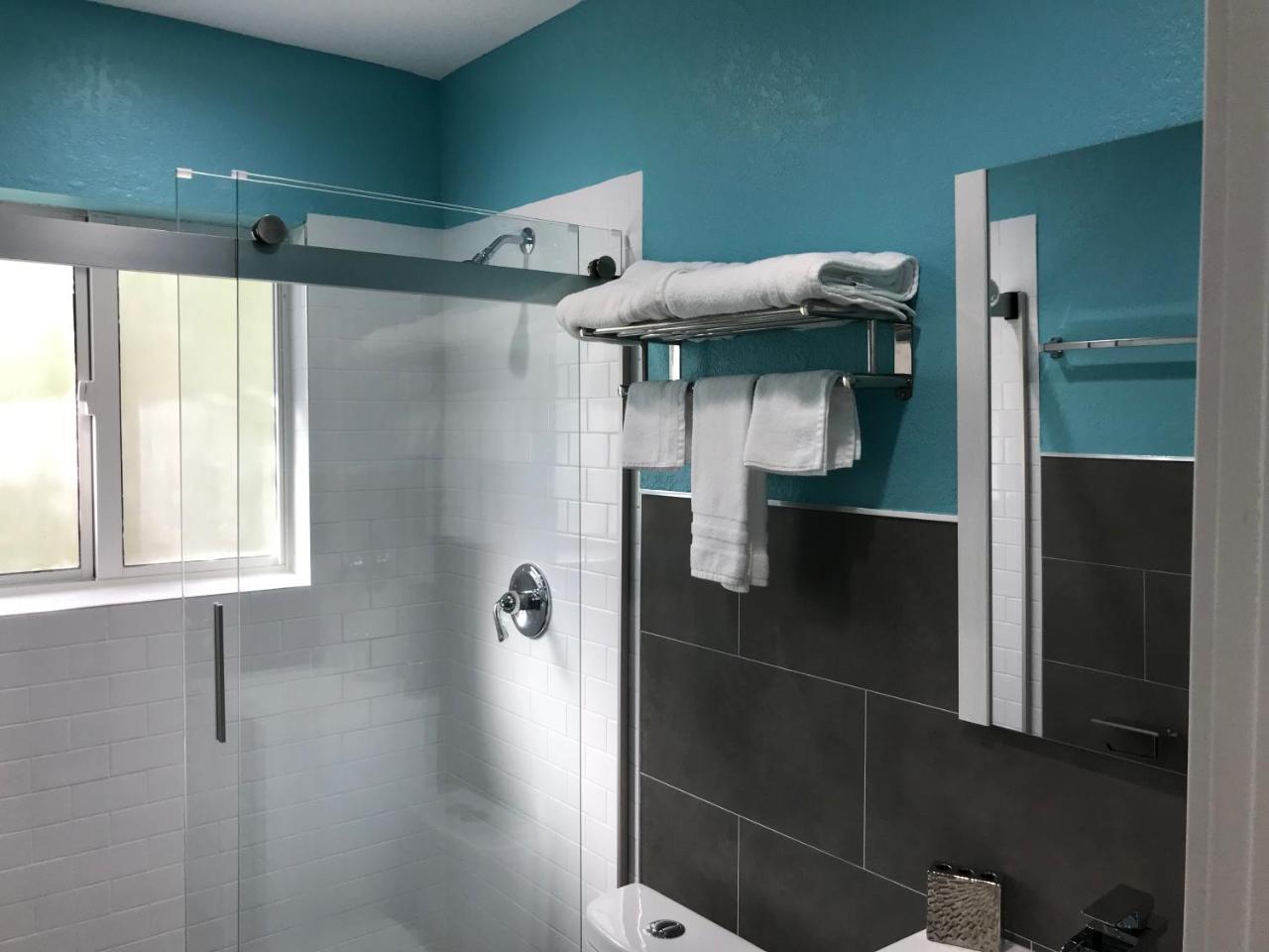 Pompano Breeze Aparthotel 2*