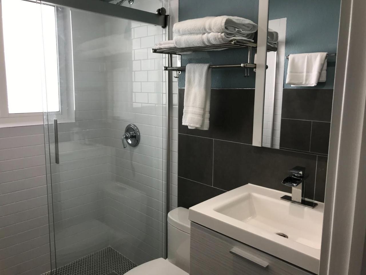 Pompano Breeze Aparthotel 2*