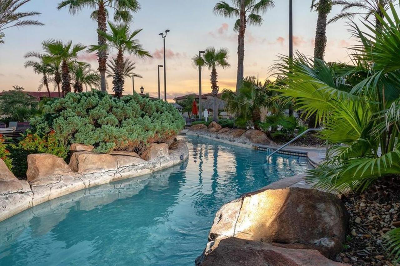 Regal Palms & 302 Apartment *