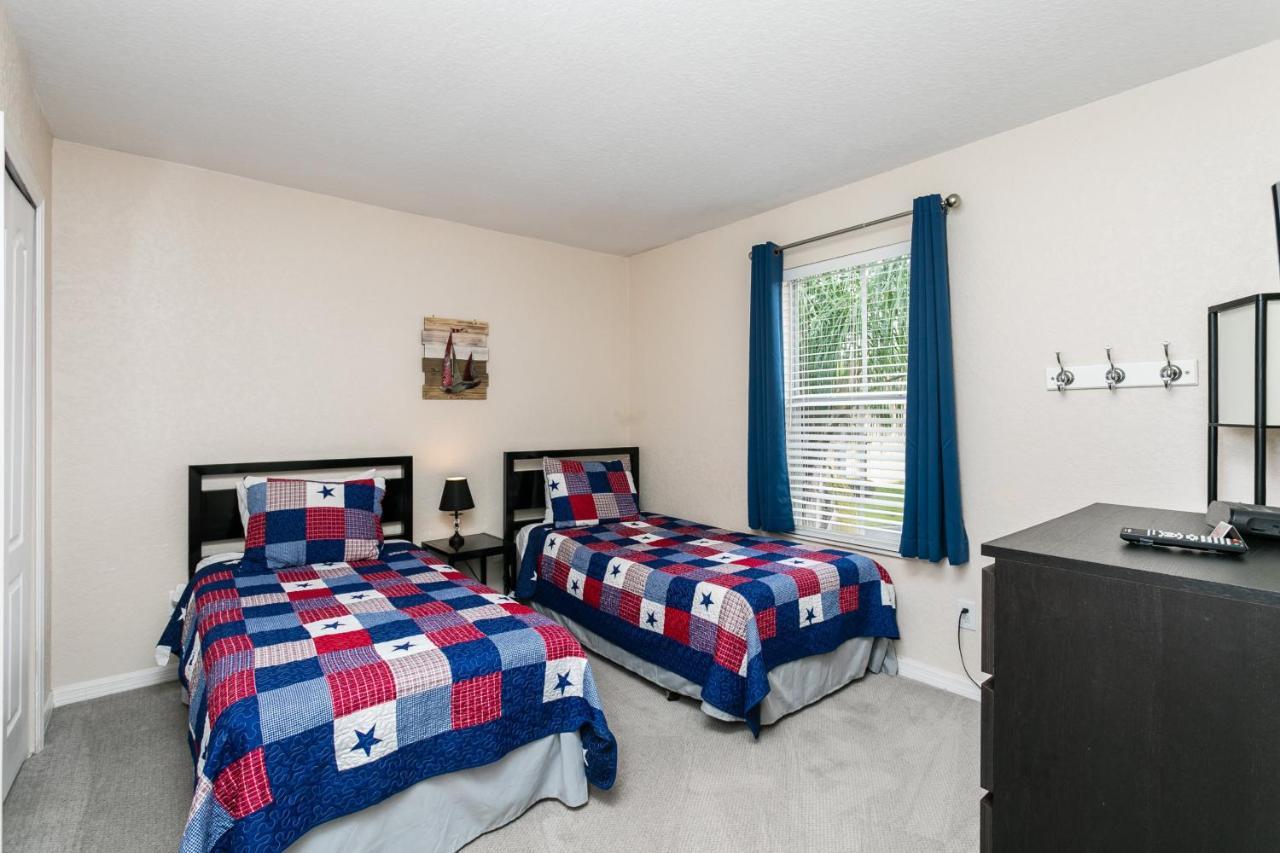 Regal Palms & 302 Apartment Four Corners