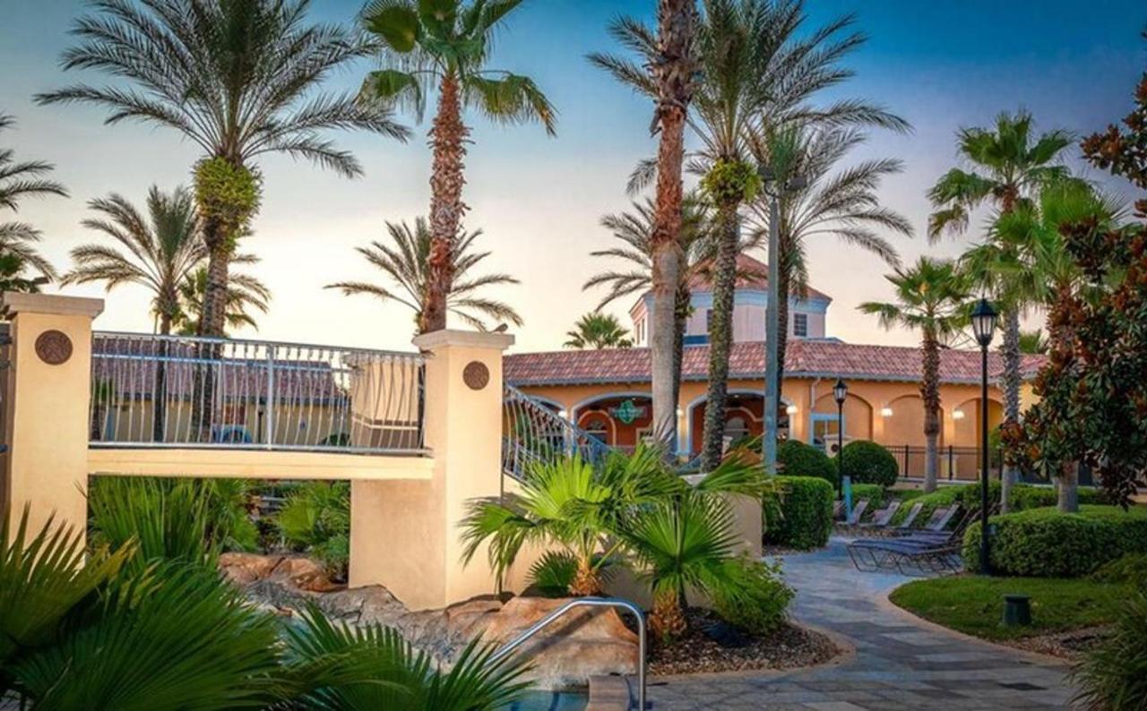 Regal Palms & 302 Apartment Four Corners