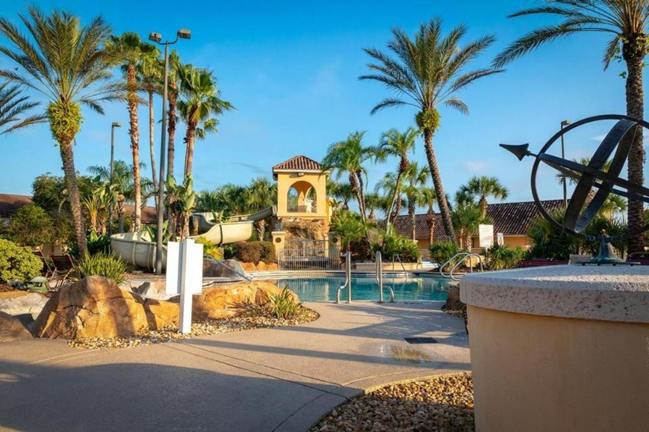 Regal Palms & 302