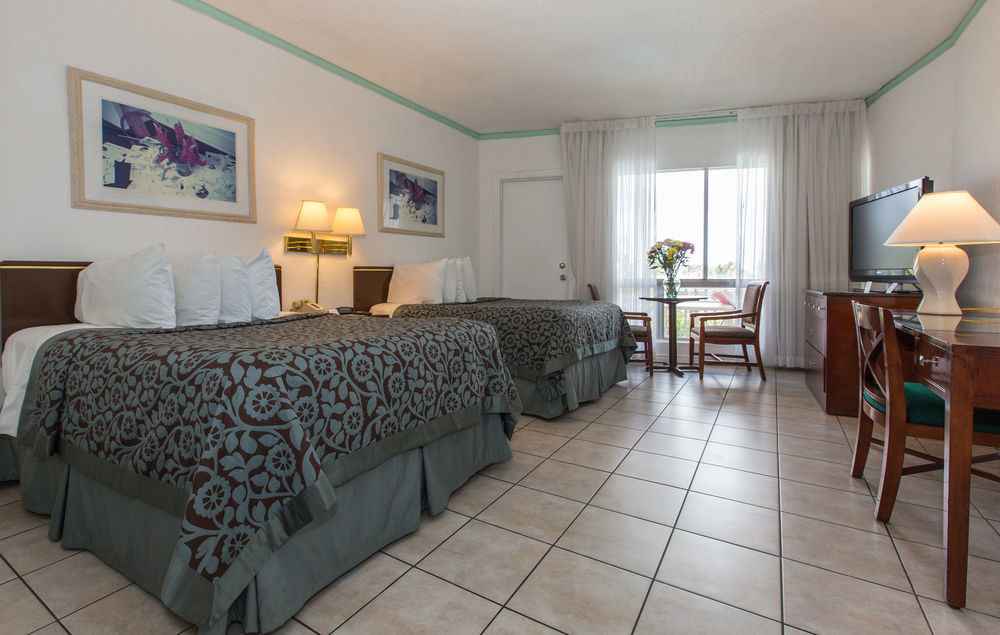 Thunderbird Hotel 2*