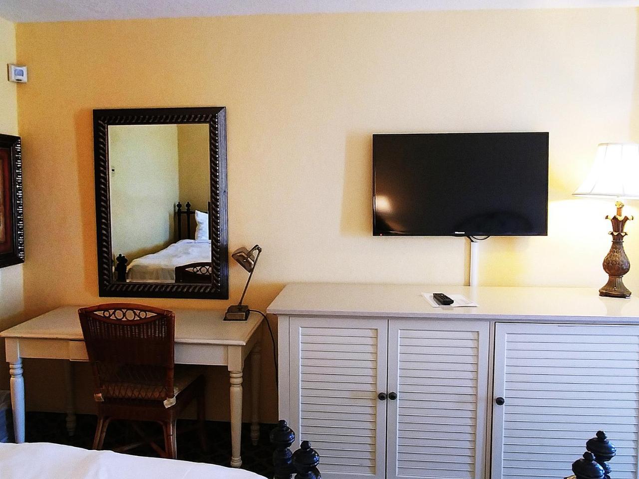 Hotel Emerald Shores - Daytona 2*