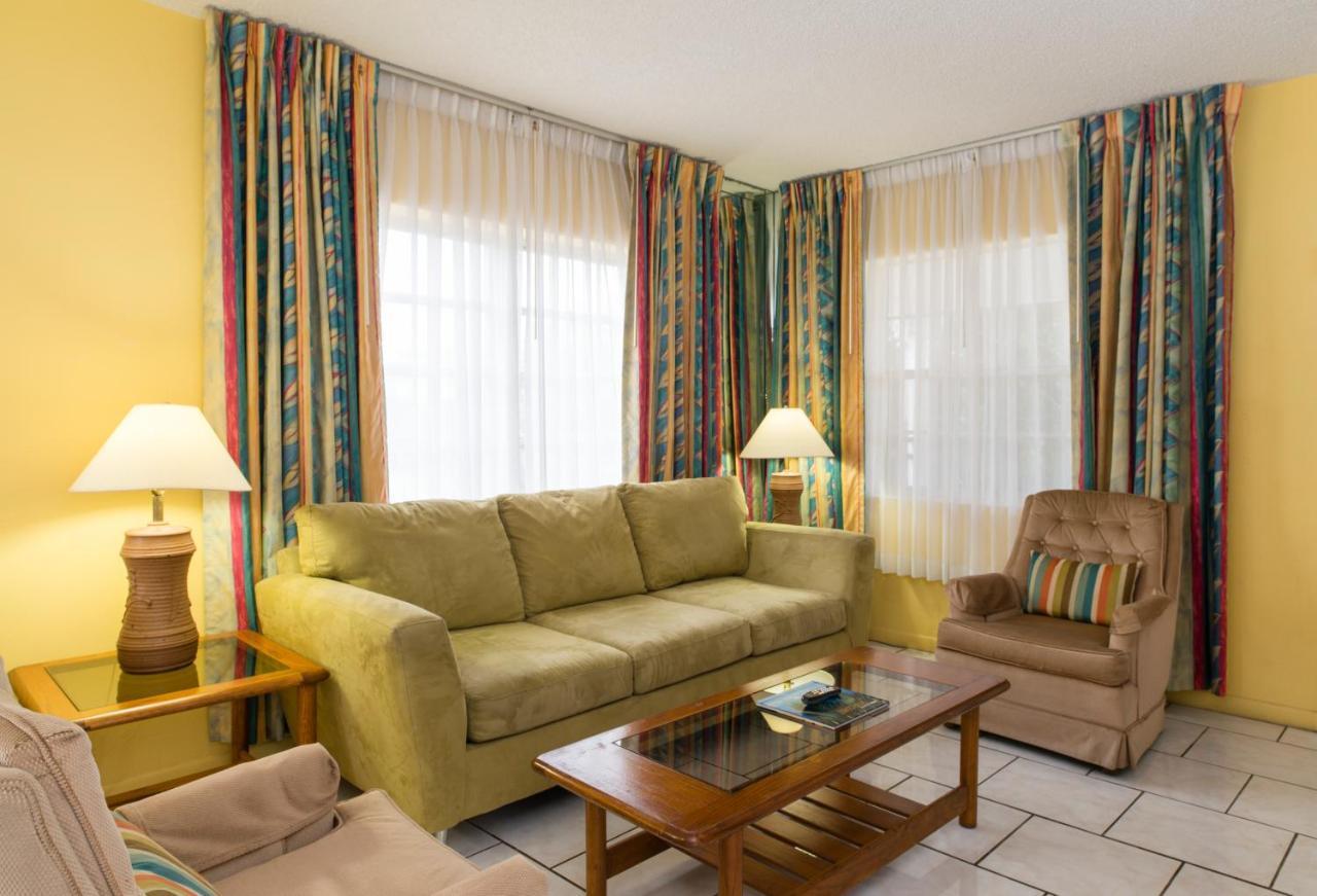 Carriage House Hotel 3*