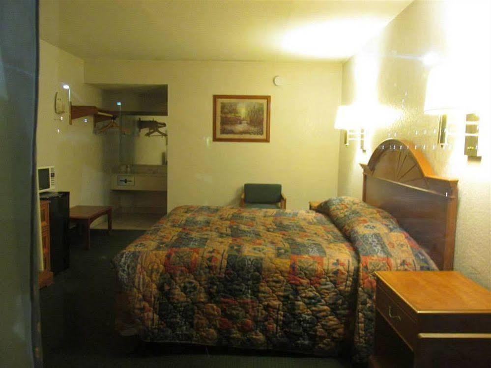 Hole The - Walton - Sunset Plaza - Nearby Beaches & Hurlburt Motel Fort Walton Beach