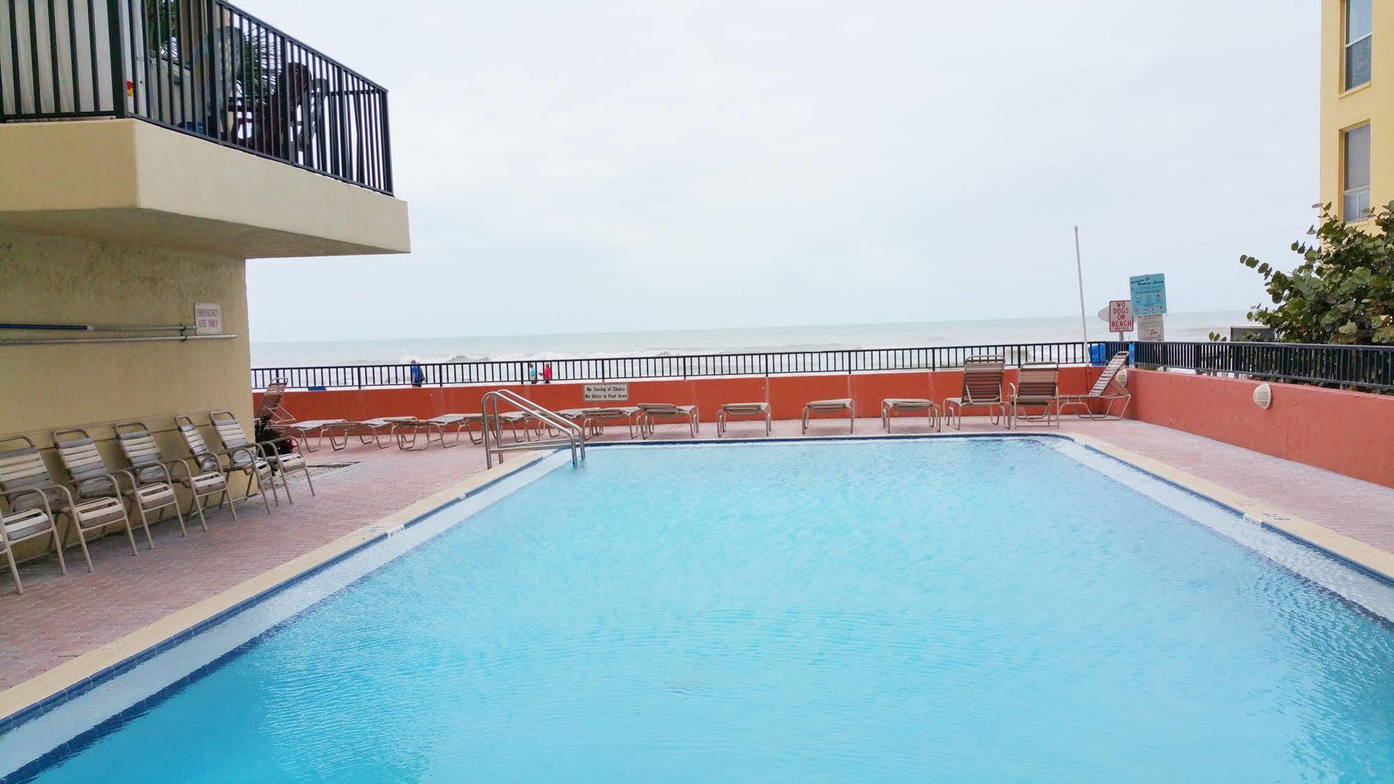 Las Brisas Hotel