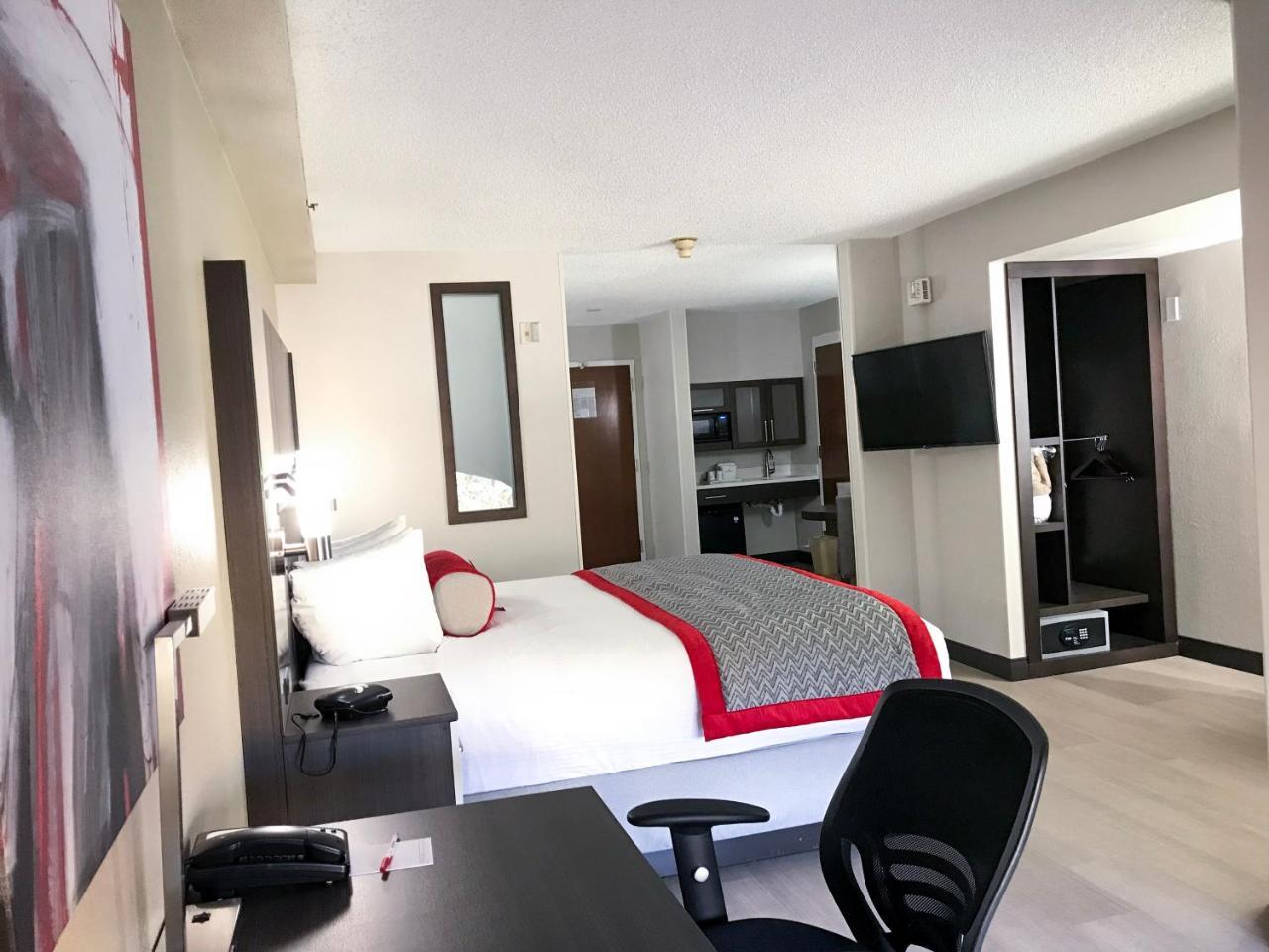 Ramada By Wyndham Airport- Free Airport Shuttle Hotel Orlando