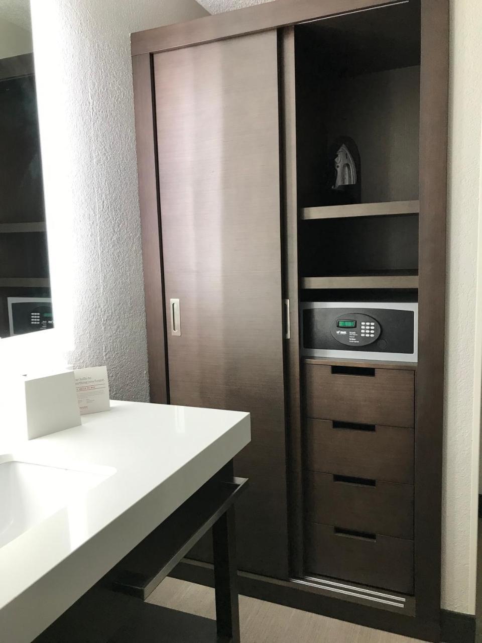 Ramada By Wyndham Airport- Free Airport Shuttle Hotel 3*